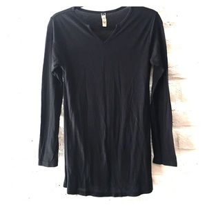 Kika black long sleeved V-neck tee